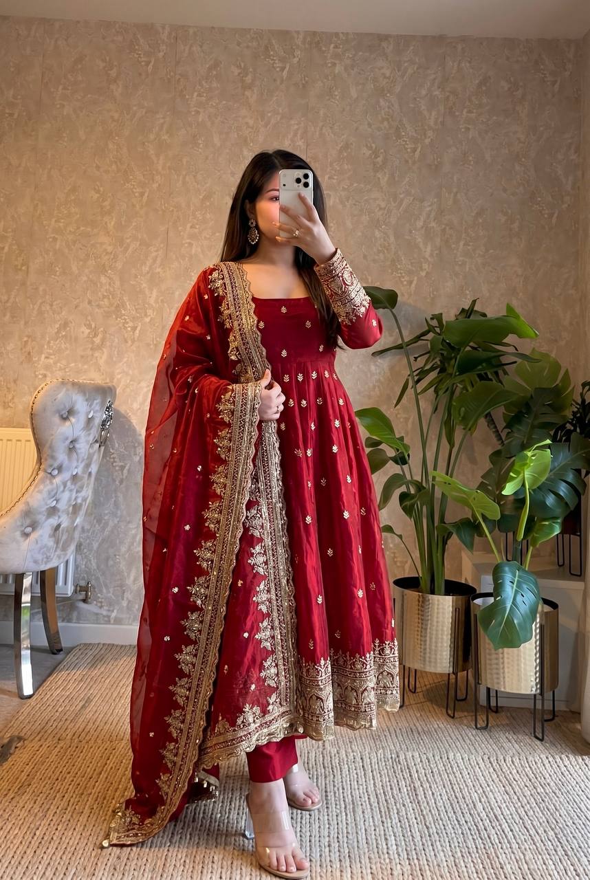 Gorgeous Anarkali Suit for Rich Look
