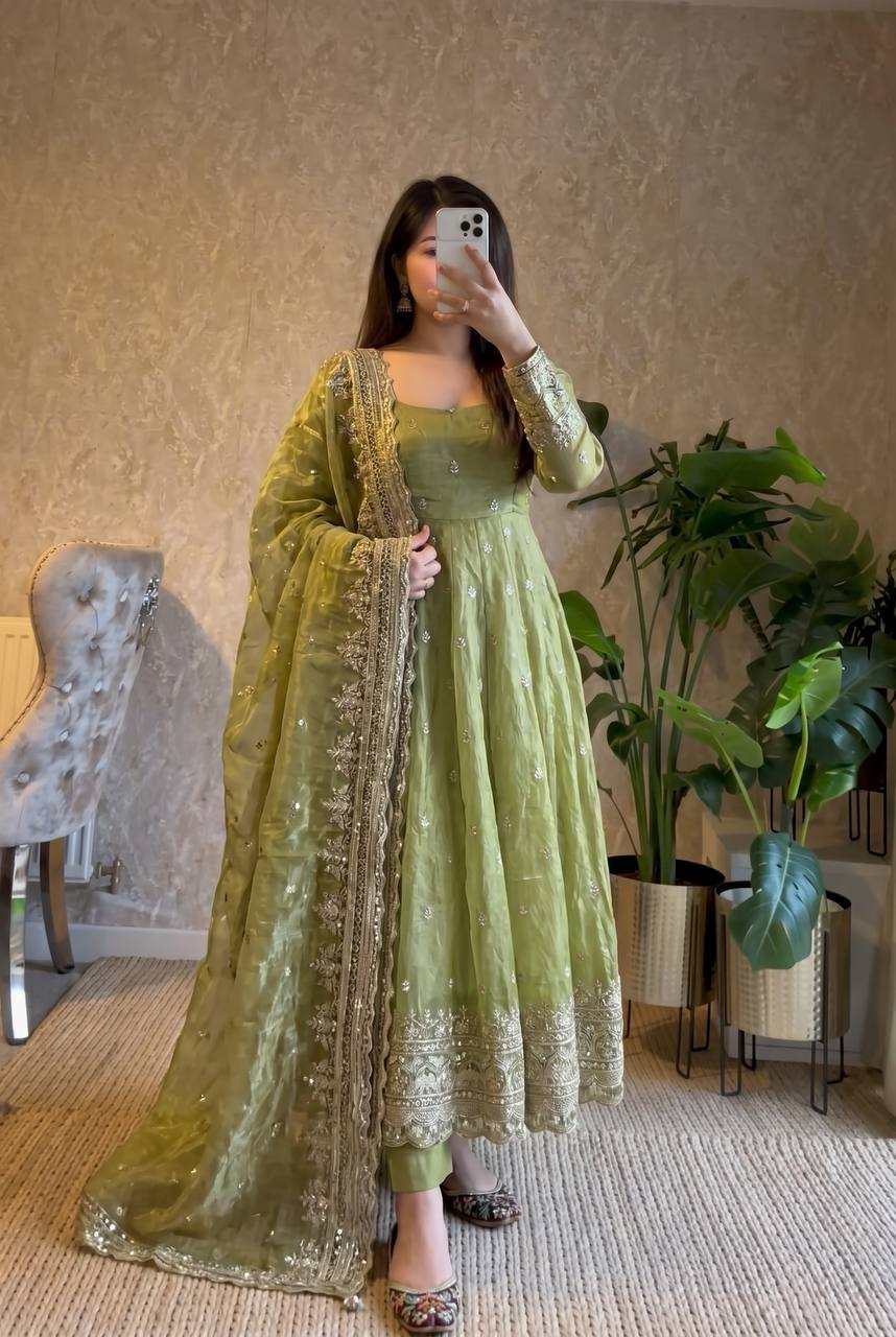 Gorgeous Anarkali Suit for Rich Look